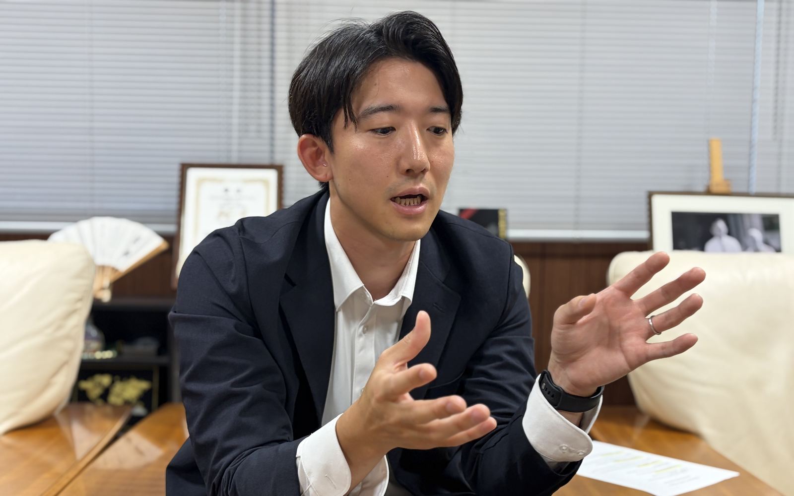 「科学」と「哲学」の二本柱。身振りを交えて、熱を込めて語る